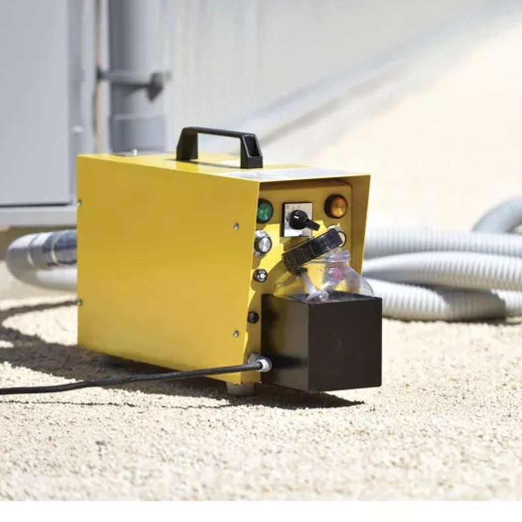 Contrôle d'étanchéité par Etec à l'aide d'un générateur de fumée pour la localisation d'infiltrations et de remontées d'odeurs.