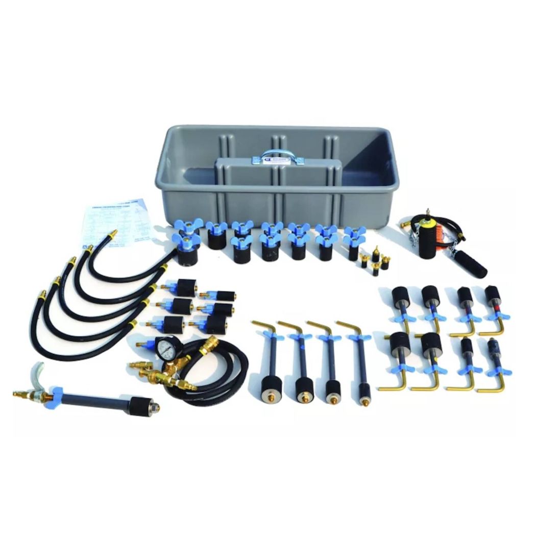 Kit de mise sous pression avec manomètre pour le contrôle d'étanchéité des réseaux de piscine et de plomberie.